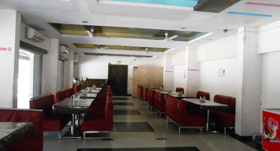 Hotel Signature Bar & Restaurant, Dungarpur 3